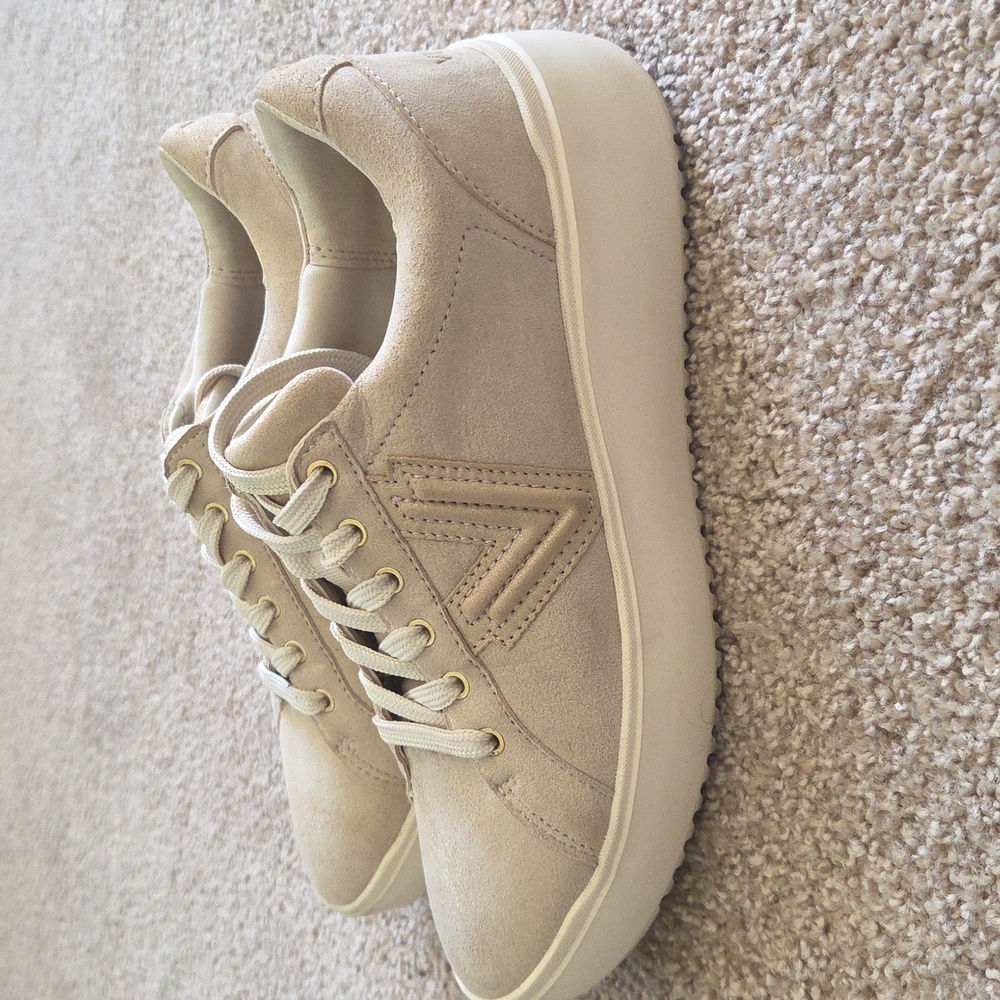 Vionic Kearney Platform  Metalic Gold Sneakers Size 7